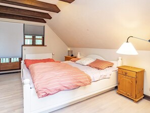 House | 6 bedrooms, individually furnished - 12 Person Holiday Home in Idestrup (Idestrup)