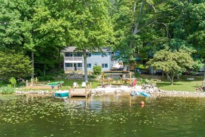 Exterior - Lakefront, Private Lake, hot tub, Game Room & pets (Hastings)