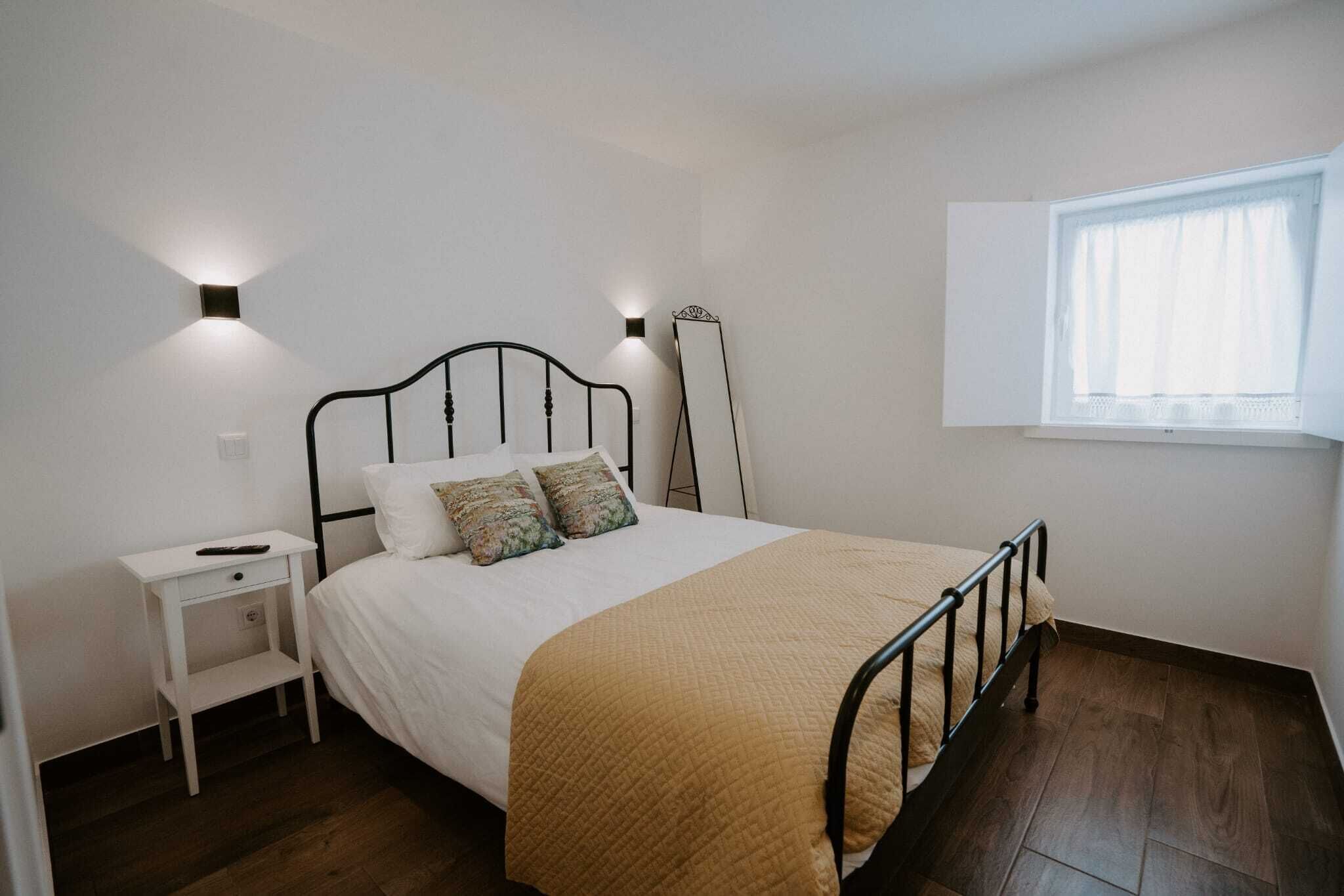 3 bedrooms, bed sheets