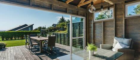 House | Outdoor dining