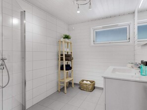 House | Bathroom - 6 Person Holiday Home in Torangsvag-by Traum (Austevoll)