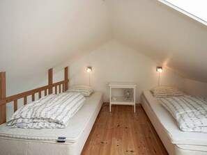 2 bedrooms, individually furnished - 4 Star Holiday Home in Allinge (Allinge)