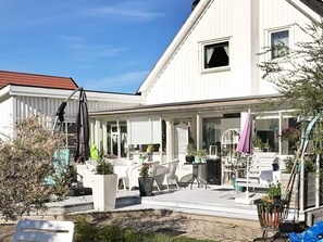 House | Outdoor dining - 5 Person Holiday Home in Varmdo-by Traum (Värmdö)