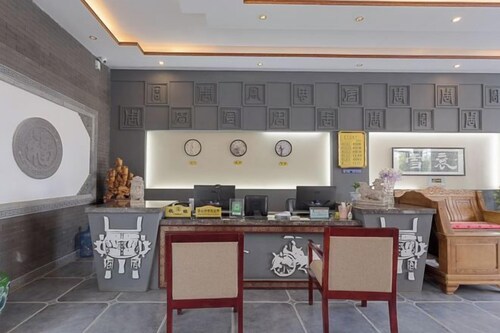 Linjianglou Hotel