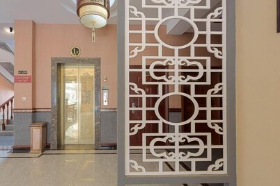 Linjianglou Hotel