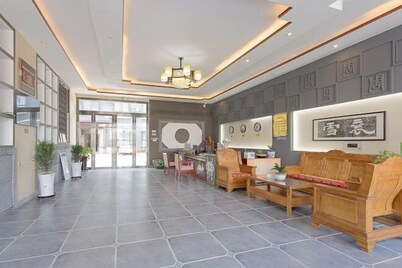Linjianglou Hotel