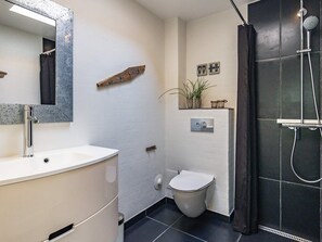 House | Bilik Mandi