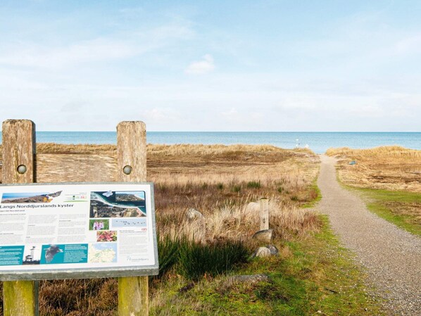 House | Beach - 6 Person Holiday Home in Grenaa (Grenaa)