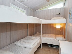 A bunk bed room with wooden walls and a window. - 8 Person Holiday Home in Ronde (Ronde)