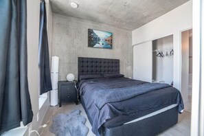 2 bedrooms - lovely 2 bed with 2 bath condo in downtown (Calgary)