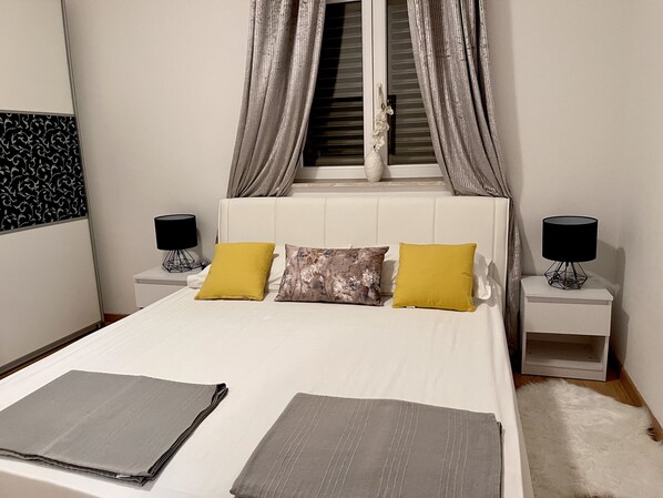 WiFi, bed sheets