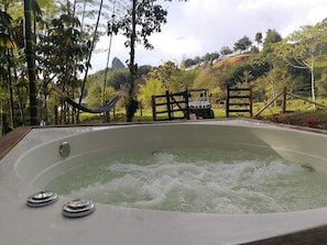 Baignoire à remous extérieure