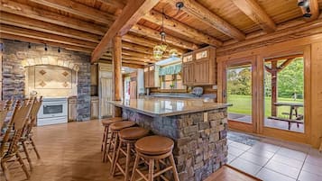 Frigorífic, microones, forn i placa de cuina