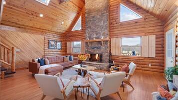 Televisor intel·ligent, llar de foc, videojocs i futbolí