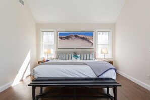 4 bedrooms, desk, iron/ironing board, WiFi