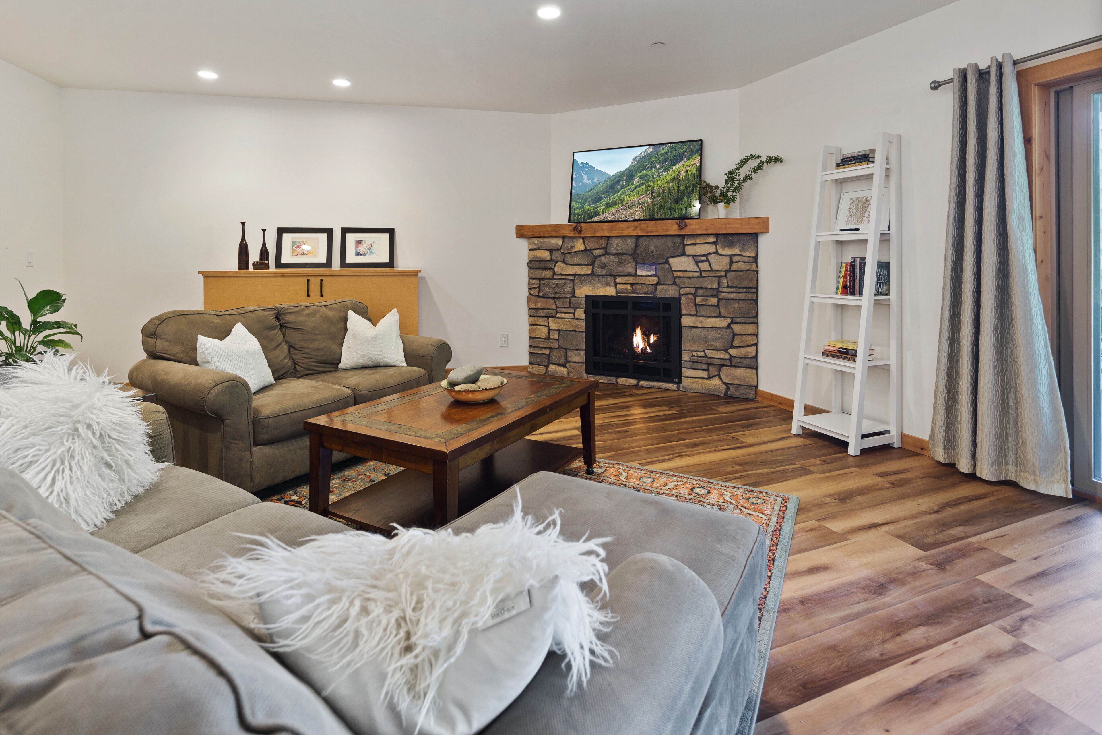 Smart TV, fireplace, foosball, books