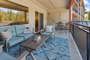 Terrace/patio - Ask about summer discounts! Walk to Govy/Ski Bowl, Garage parking, Sleeps 8 (Government Camp)