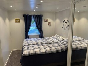 House | 4 bedrooms, individually furnished - 8 Person Holiday Home in Korssund-by Traum (Fjaler)