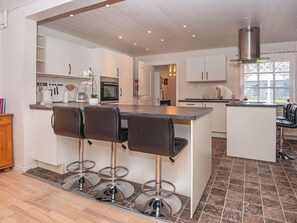 House | Private kitchen - 9 Person Holiday Home in Hojer (Højer)