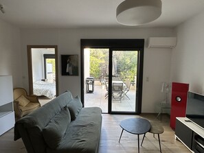 Fernseher, Stereoanlage