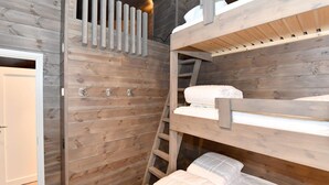 A bunk bed room with wooden walls and a ladder. - 4 Star Holiday Home in Idre (Idre)