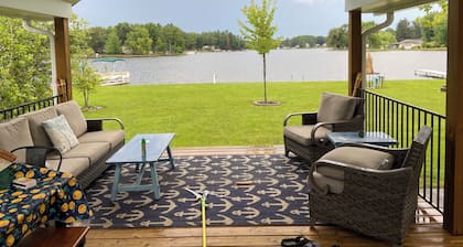Beautiful Lake House Sleeps 8