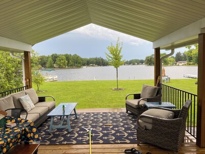 Beautiful Lake House Sleeps 8