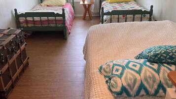 3 bedrooms, iron/ironing board, WiFi, bed sheets