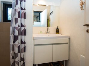 House | Bathroom | Bathtub - 4 Star Holiday Home in Ebeltoft (Ebeltoft)