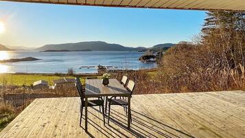 House | Outdoor dining