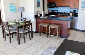 Dining - Dreamy Ocean Views, Private Lanai, Updated Kitchen (Kihei)