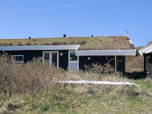 A building with a flat roof, a door, and a window. - 8 Person Holiday Home in Saltum (Saltum)