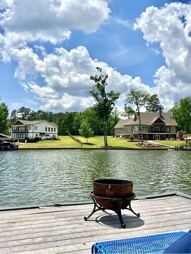 DO NOT Book! VRBO do mot to take off the listing despite cancellled add!