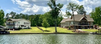 DO NOT Book! VRBO do mot to take off the listing despite cancellled add!