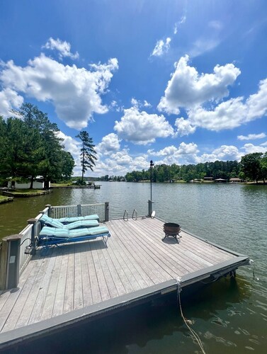 DO NOT Book! VRBO do mot to take off the listing despite cancellled add!