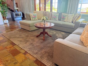 Una Smart TV, libros