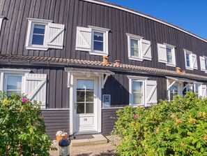 A two-story building with a dark facade and white trim. - 6 Person Holiday Home in Vestervig (Vestervig)