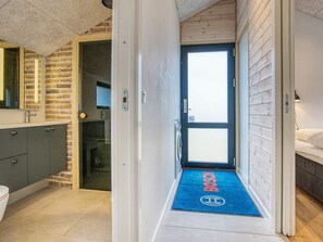 House | Bathroom - 5 Star Holiday Home in Lokken (Lokken)