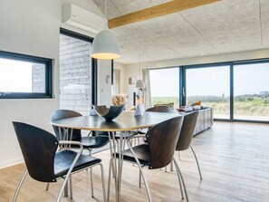 House | Dining - 5 Star Holiday Home in Lokken (Lokken)