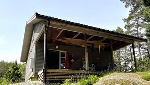 A cabin with a covered porch, a window, and a door. - 3 Person Holiday Home in Uddevalla (Uddevalla)