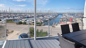 A balcony with a view of a marina filled with boats. - 5 Star Holiday Home in Wendtorf (Wendtorf)