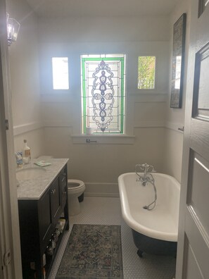 Shower, hair dryer, towels, soap - Masters Rental, adorable 2 bedroom 2 bath! (Augusta)