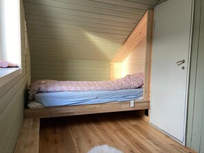 House | 4 bilik tidur, dilengkapkan perabot secara berasingan 