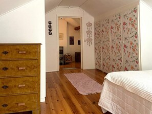4 habitaciones y muebles diferentes 