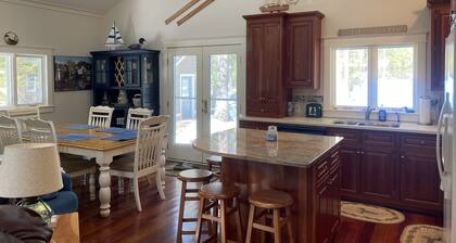 Torch Lake Cabin near launch with boat option