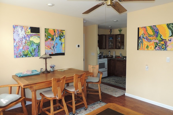 Common Area / Kitchen, Dining Table
#SheridanWyomingVRBO