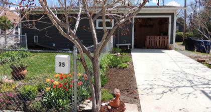 Modern Two Bedroom House Six Blocks from Main Street Sheridan King & Queen Beds
