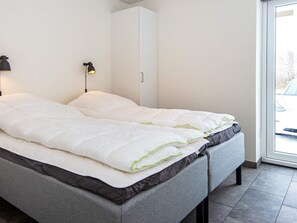 House | 3 bedrooms, individually furnished - 6 Person Holiday Home in Ringkobing (Ringkobing)