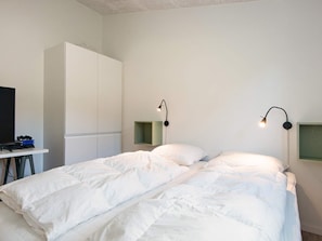 House | 4 bedrooms, individually furnished - 10 Person Holiday Home in Bjert (Bjert)