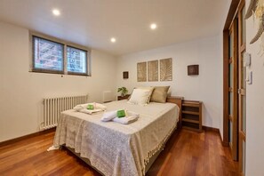 3 slaapkamers, een bureau, een strijkplank/strijkijzer, gratis wifi